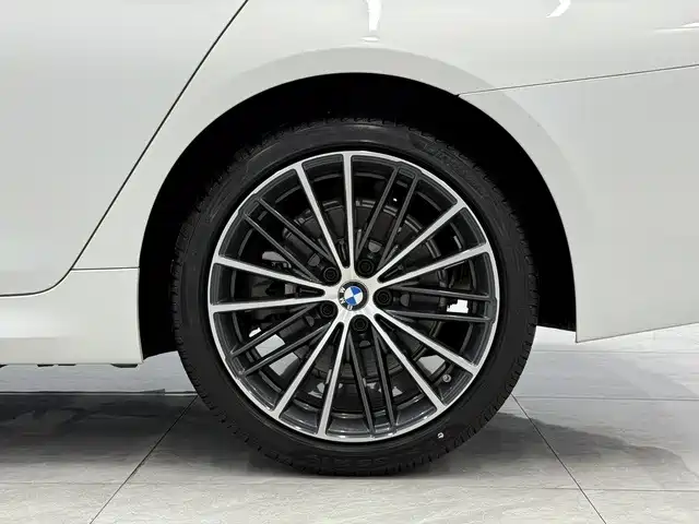 BMW 5 Series — фото 9