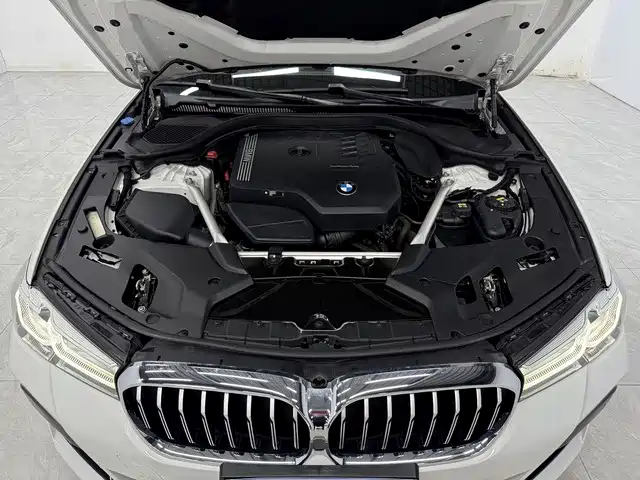 BMW 5 Series — фото 10