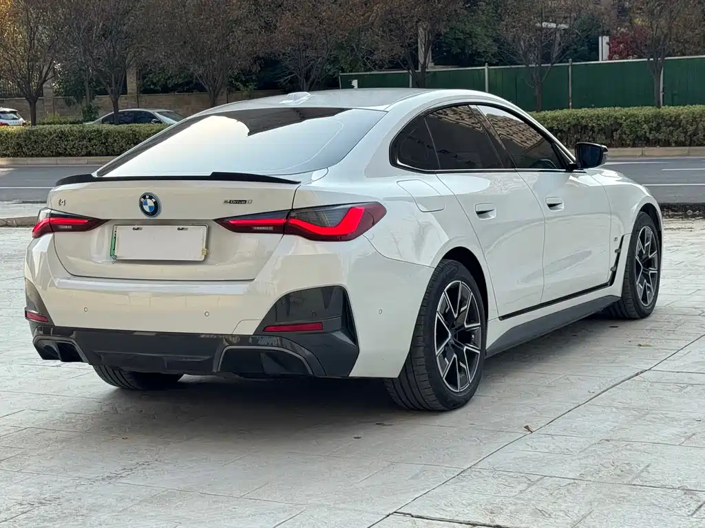 BMW i4 — фото 10