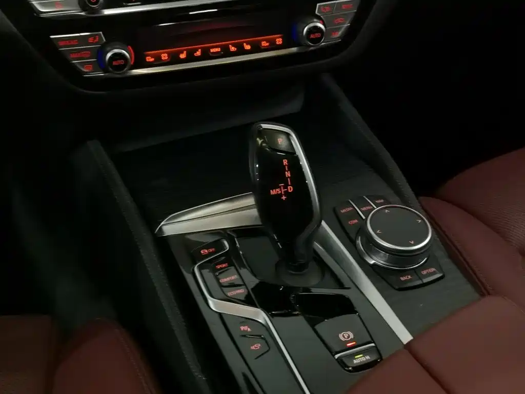 BMW 5 Series — фото 13