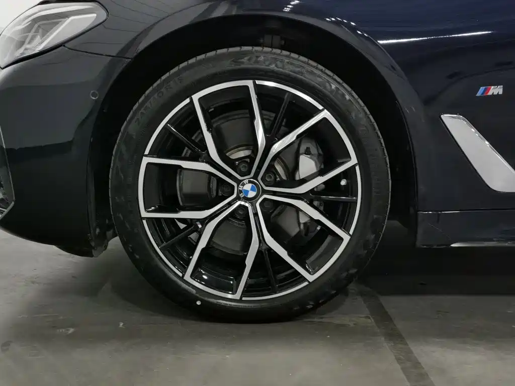 BMW 5 Series — фото 17