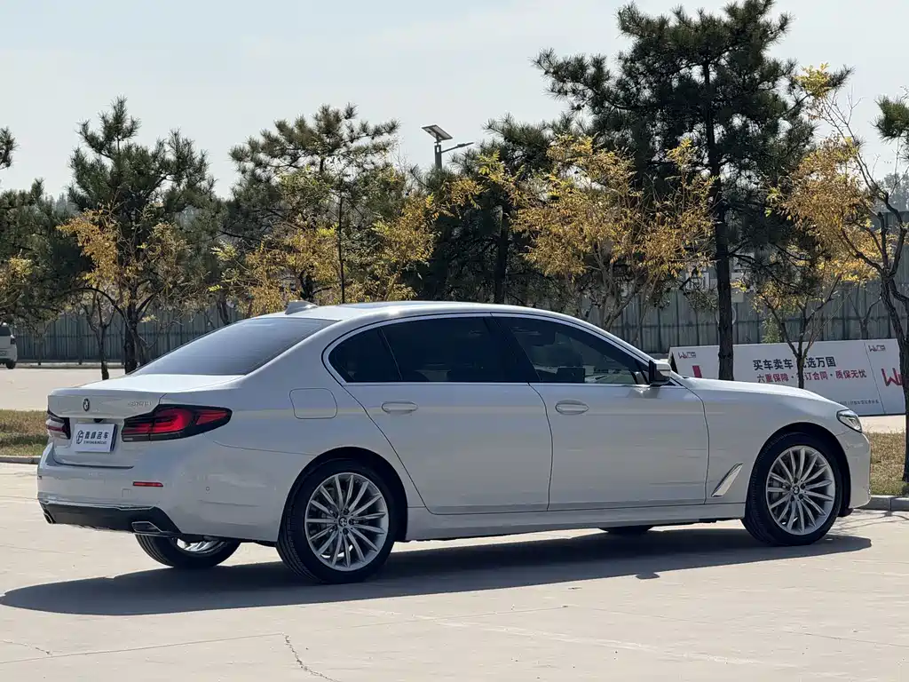 BMW 5 Series — фото 23