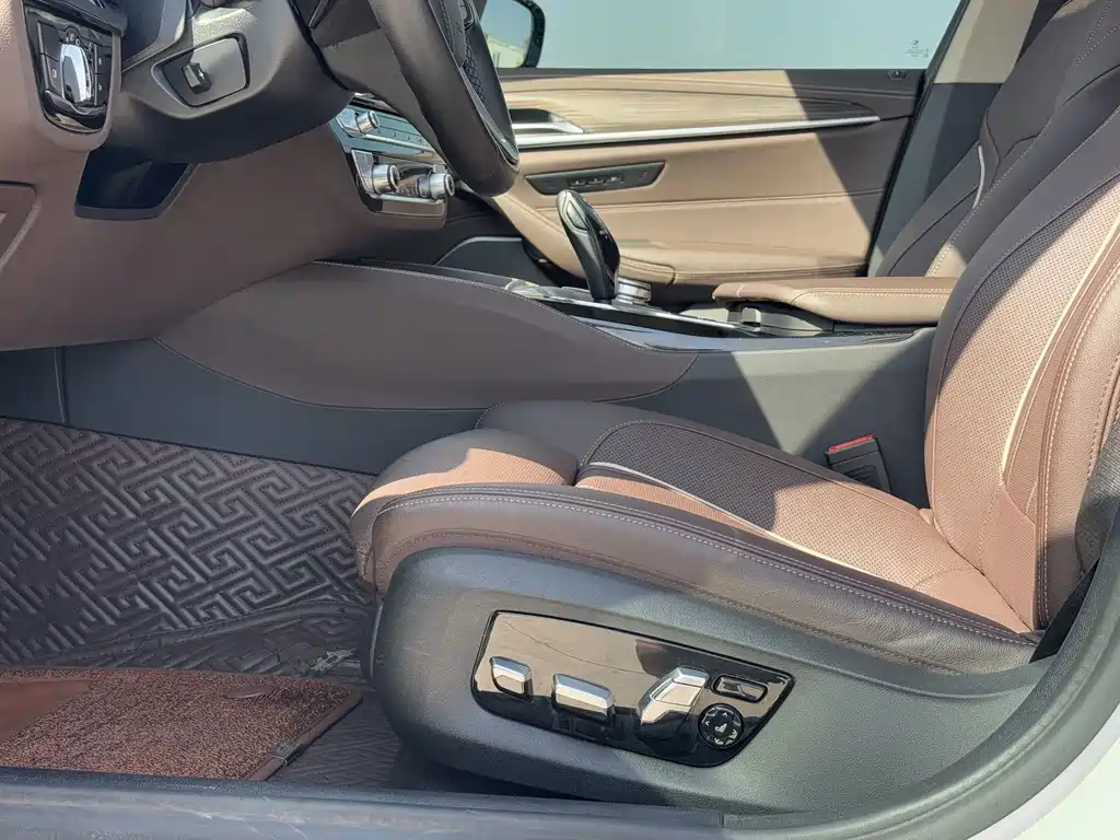 BMW 5 Series — фото 8