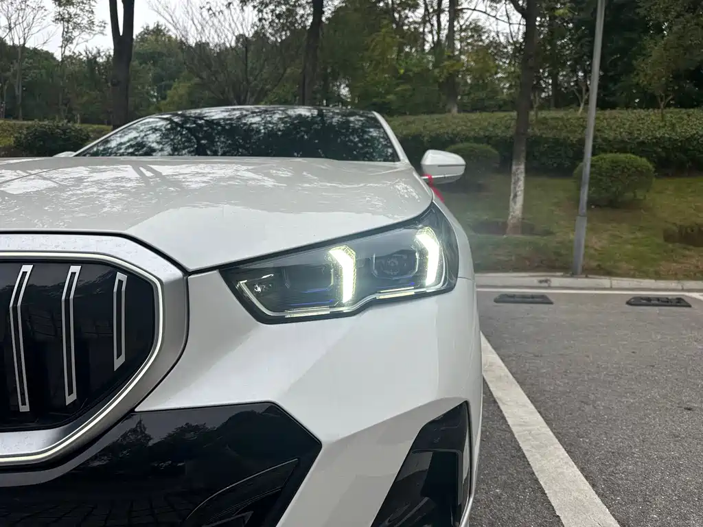 BMW 5 Series — фото 10