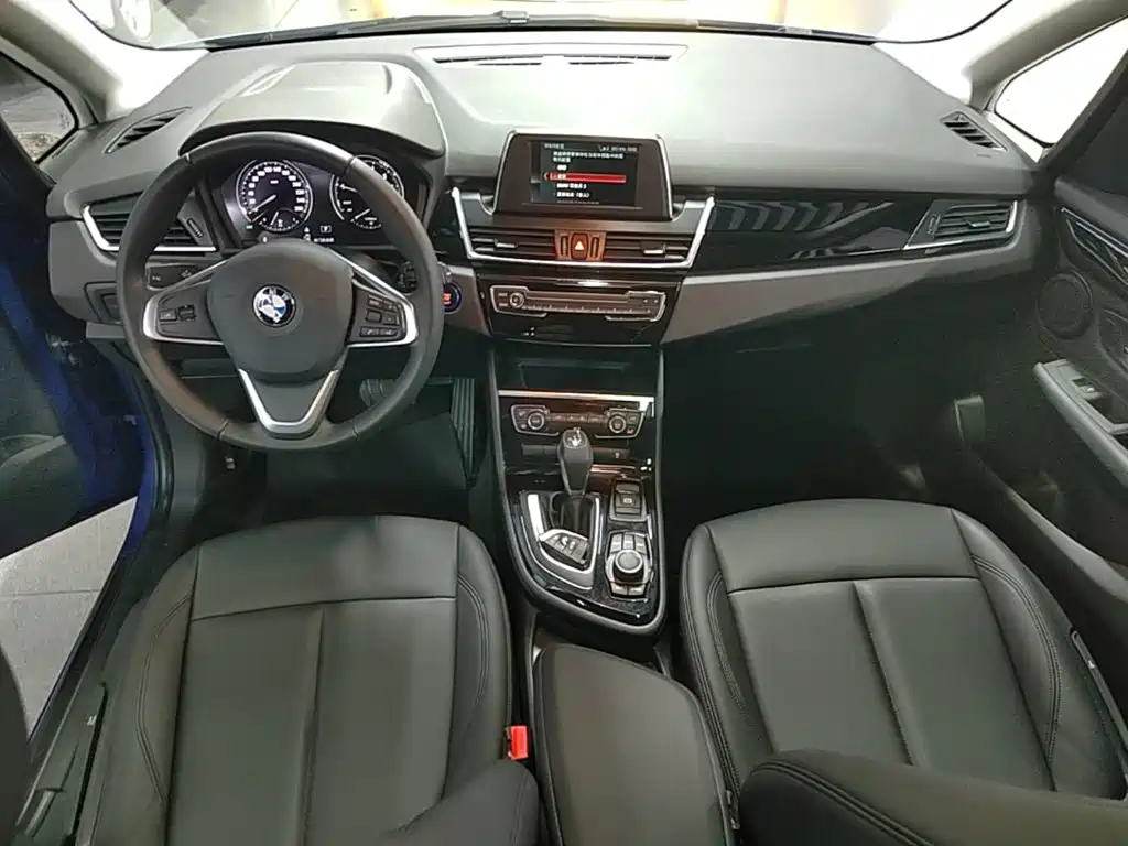 BMW 2 Series Active Tourer — фото 9