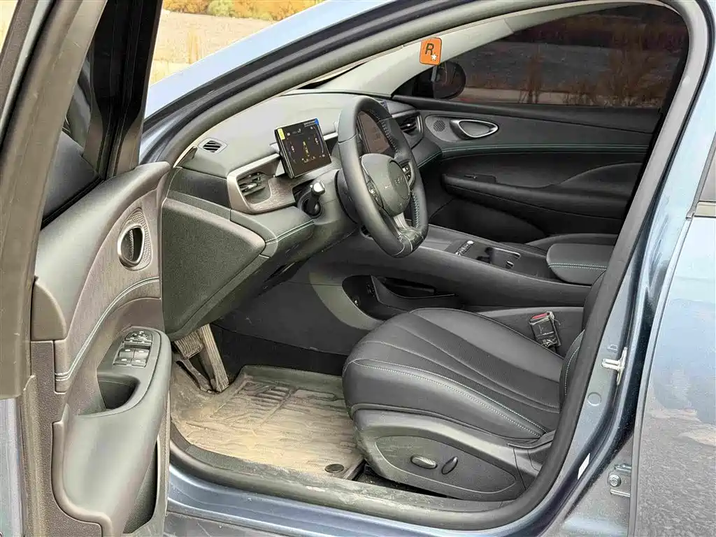 BYD Seal 05 DM-i — фото 7