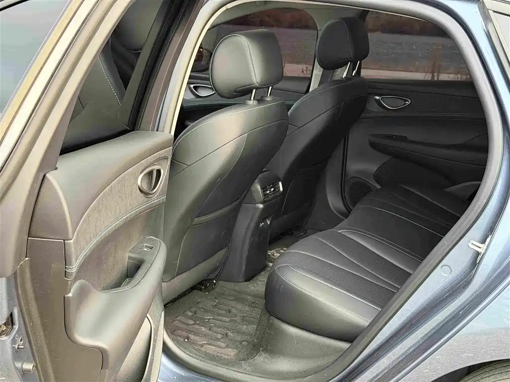 BYD Seal 05 DM-i — фото 8