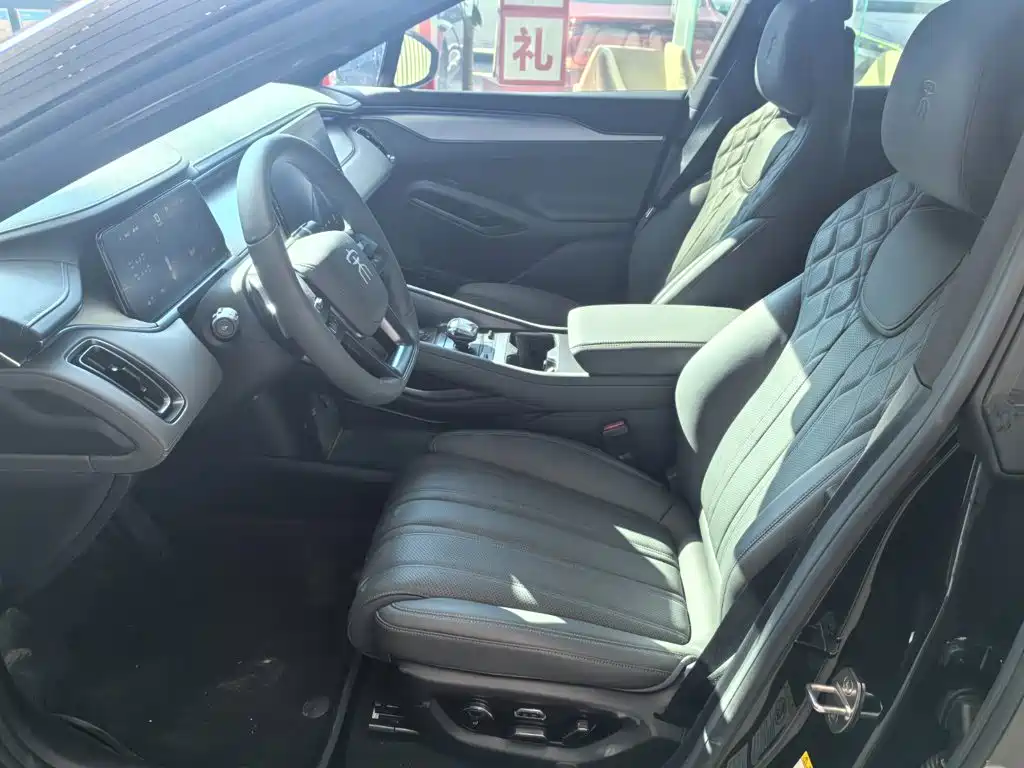 BYD L EV — фото 10