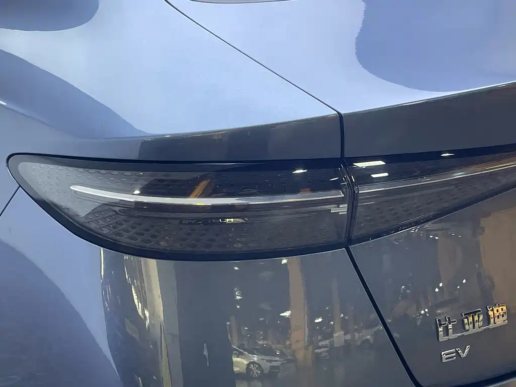 BYD Seal — фото 10