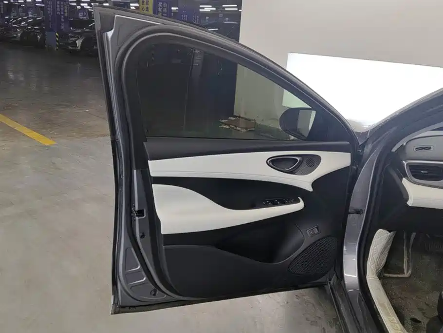 BYD Seal 05 DM-i — фото 7