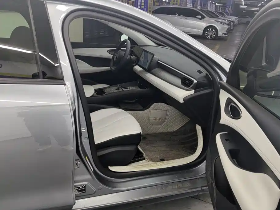 BYD Seal 05 DM-i — фото 8