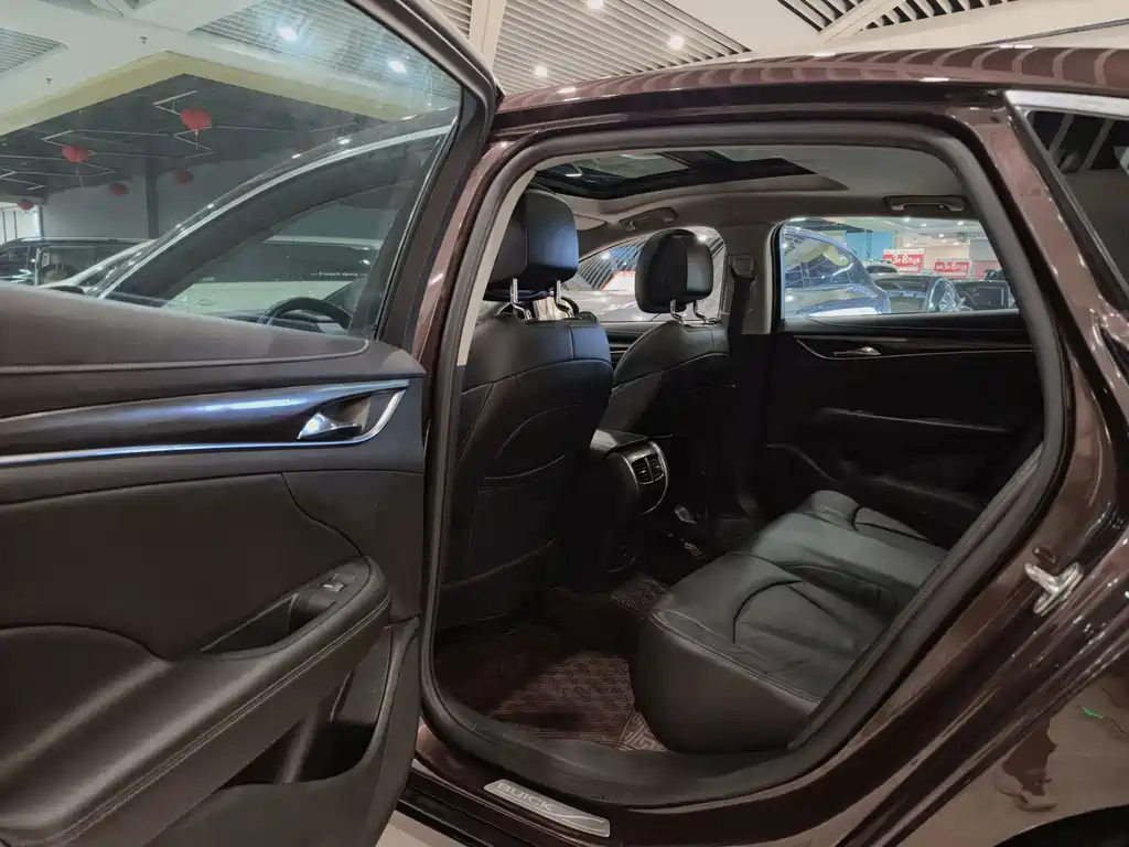 Buick LaCrosse — фото 6