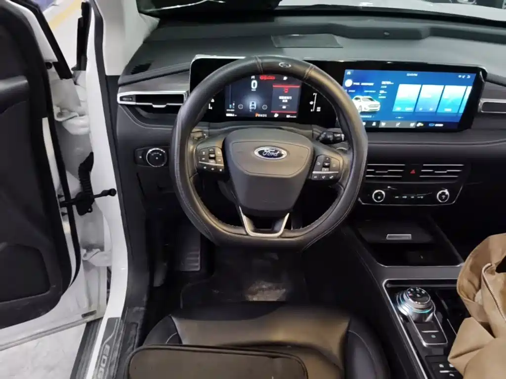 Ford Edge — фото 10