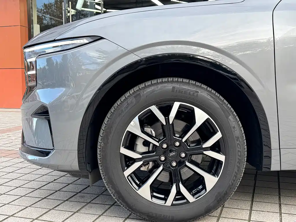 Ford Edge — фото 5