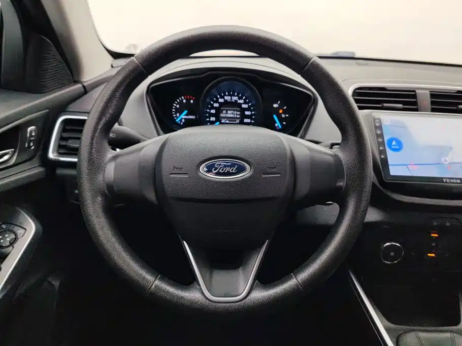 Ford Escort — фото 15