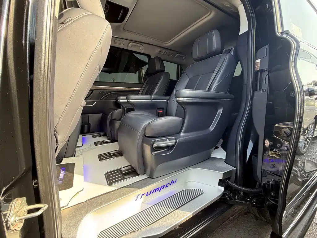 GAC Motor Trumpchi M8 — фото 10