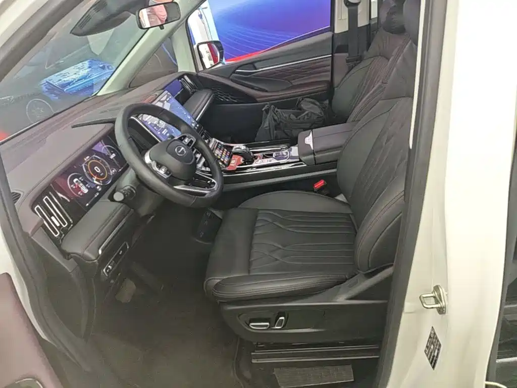 GAC Motor Trumpchi M8 — фото 14