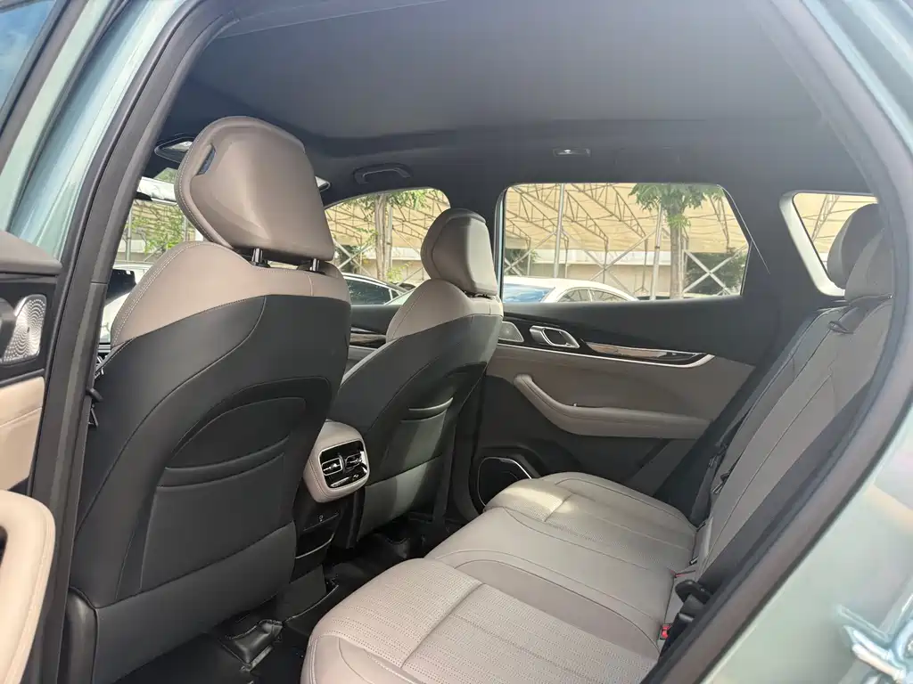 Geely Boyue L — фото 11