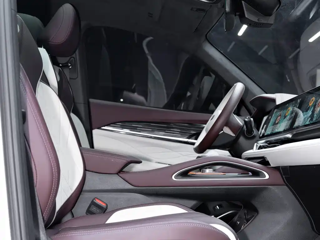 Geely Xingyue L — фото 14