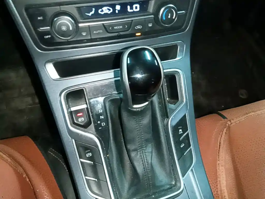 Geely Vision S1 — фото 13