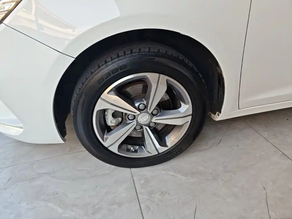 Geely Emgrand GL — фото 22