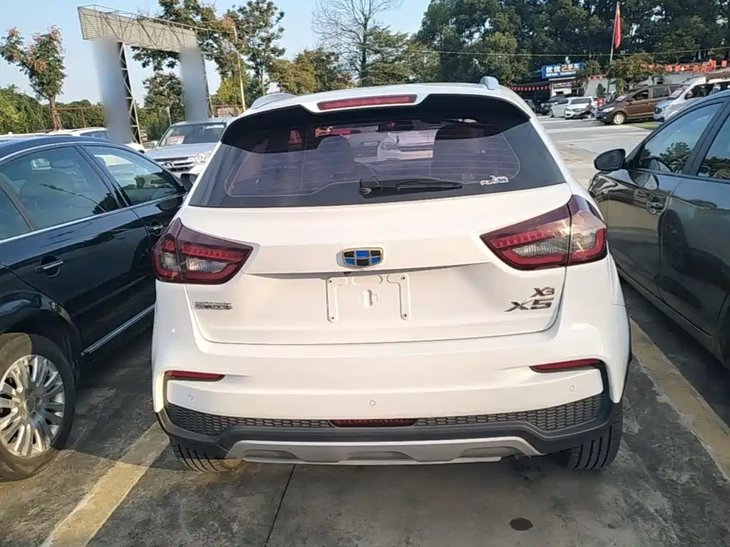 Geely Vision X3 — фото 5