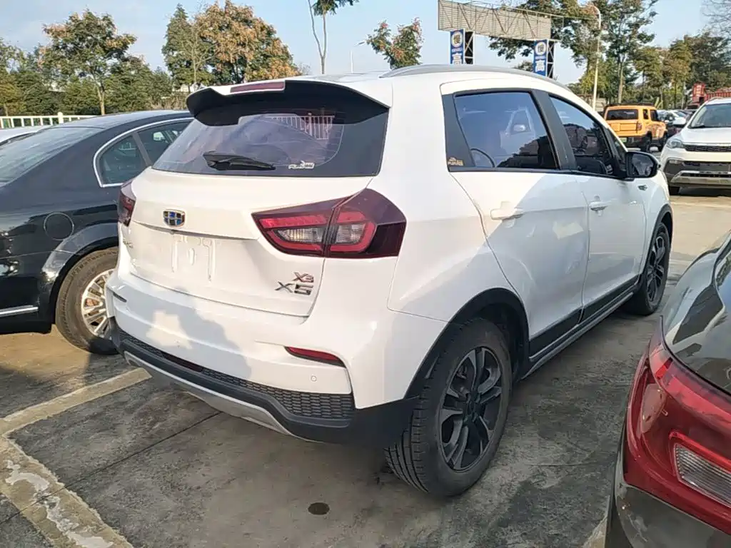 Geely Vision X3 — фото 6