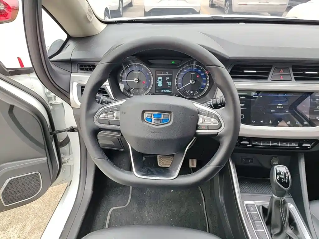 Geely Vision X3 — фото 10