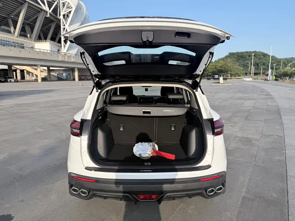 Geely Binyue — фото 10