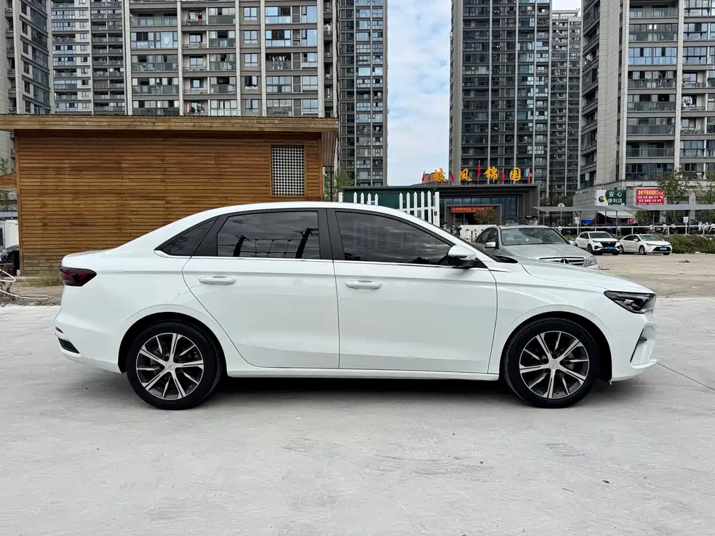 Geely Emgrand — фото 4