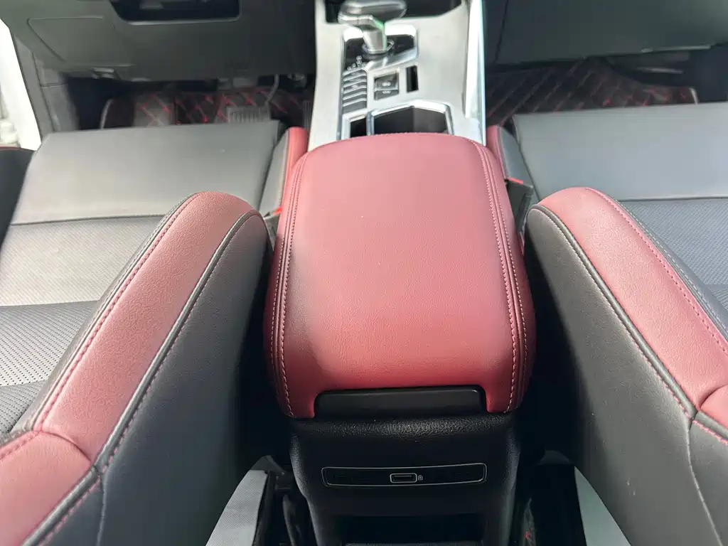 Geely Binyue — фото 18