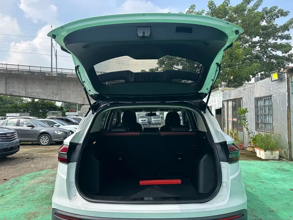 Geely Binyue — фото 10