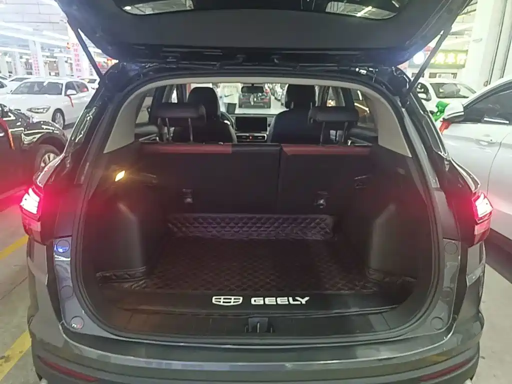 Geely Binyue — фото 18