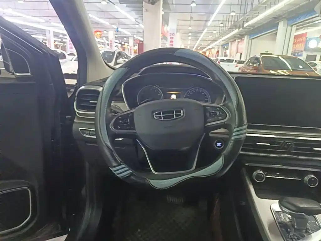 Geely Binyue — фото 10