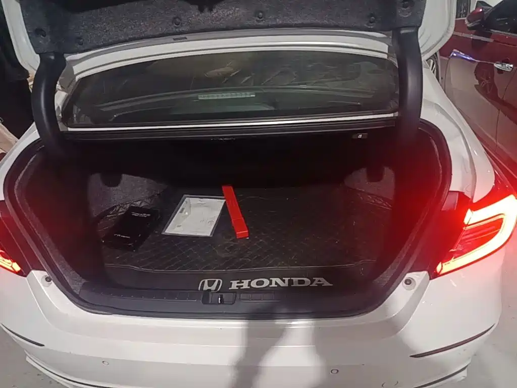 Honda Accord — фото 9