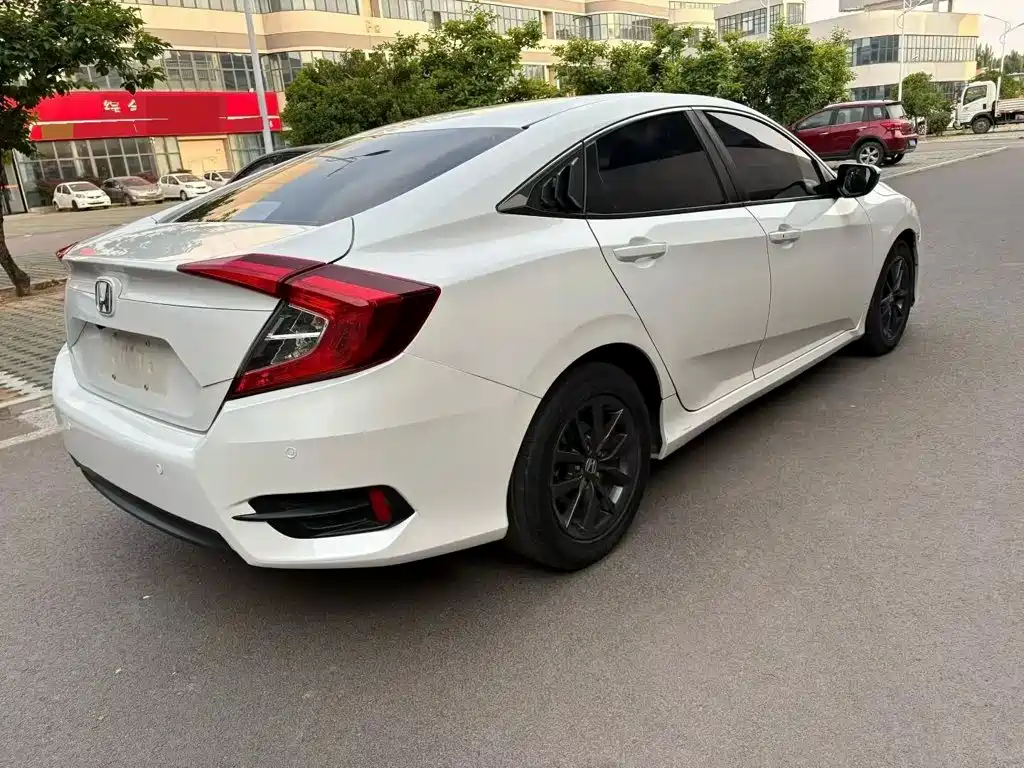 Honda Civic — фото 4
