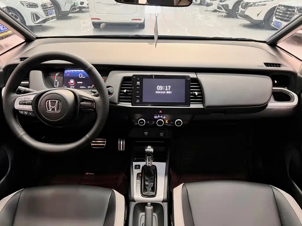Honda Fit — фото 8