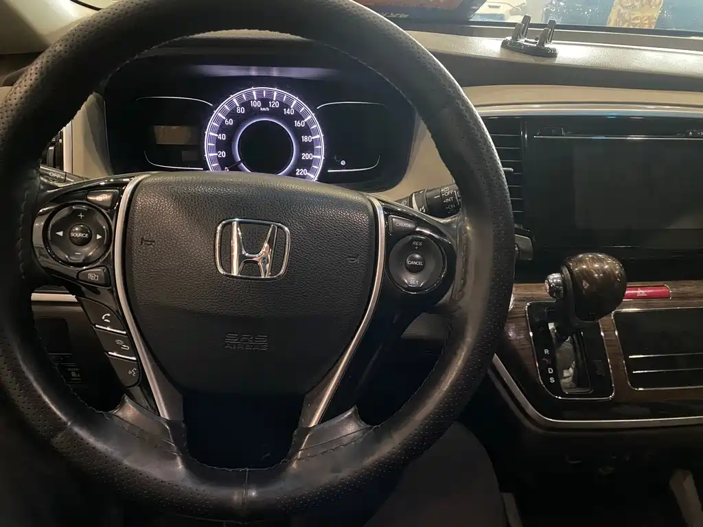 Honda Odyssey — фото 14