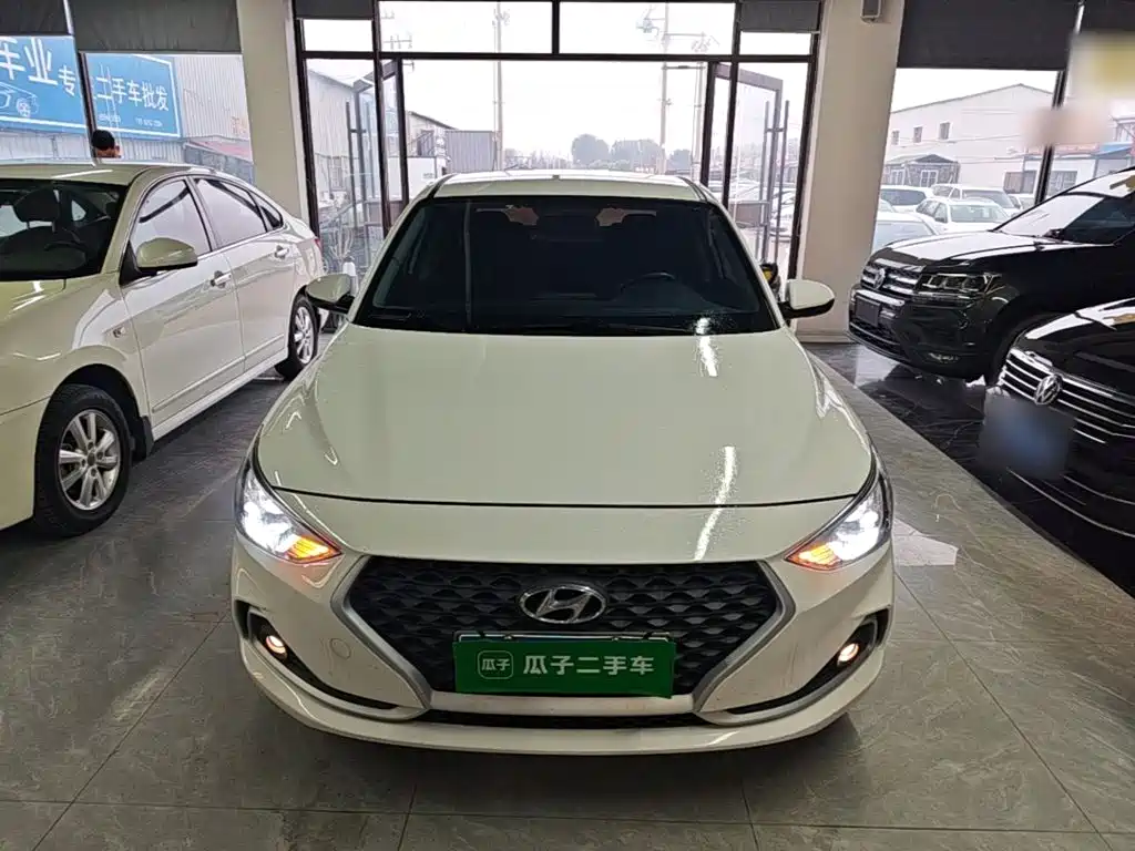 Hyundai Elantra — фото 2
