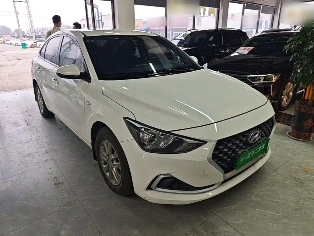 Hyundai Elantra — фото 3