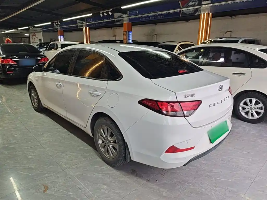 Hyundai Elantra — фото 4
