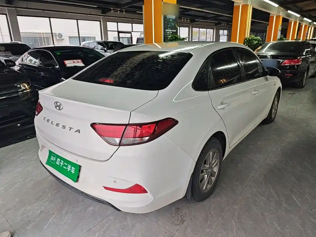 Hyundai Elantra — фото 6
