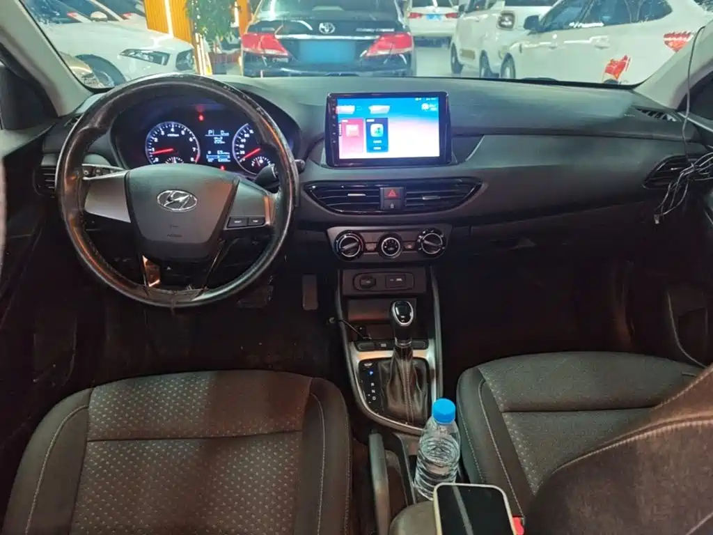 Hyundai Elantra — фото 9