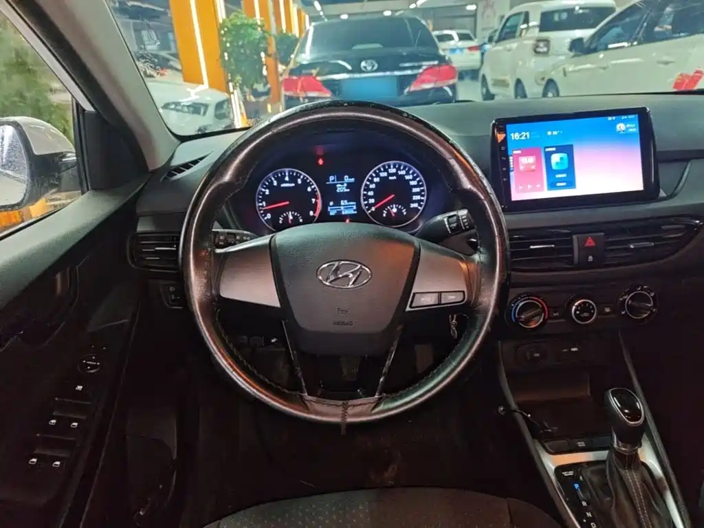 Hyundai Elantra — фото 10