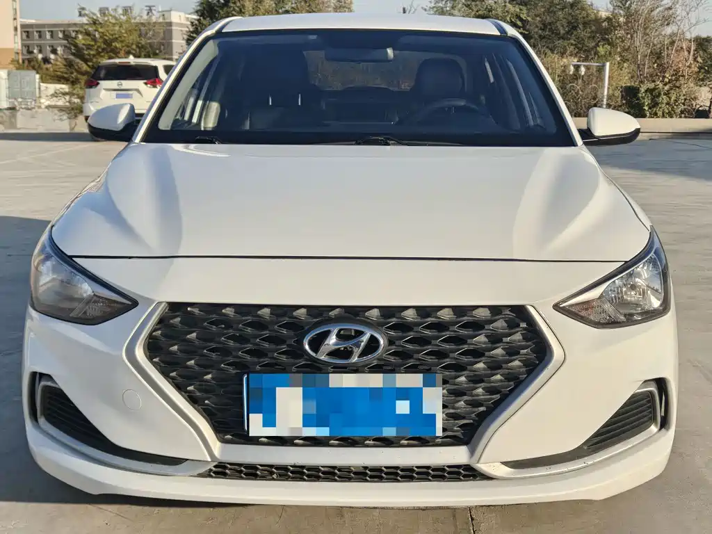 Hyundai Elantra — фото 2