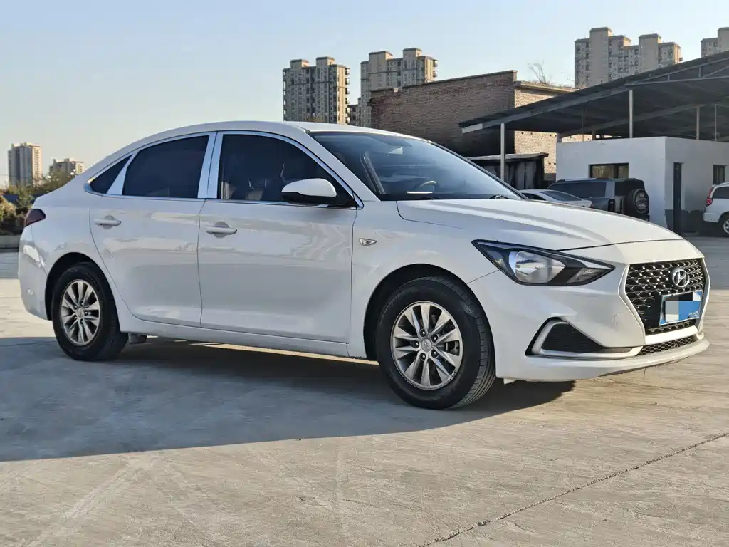 Hyundai Elantra — фото 3
