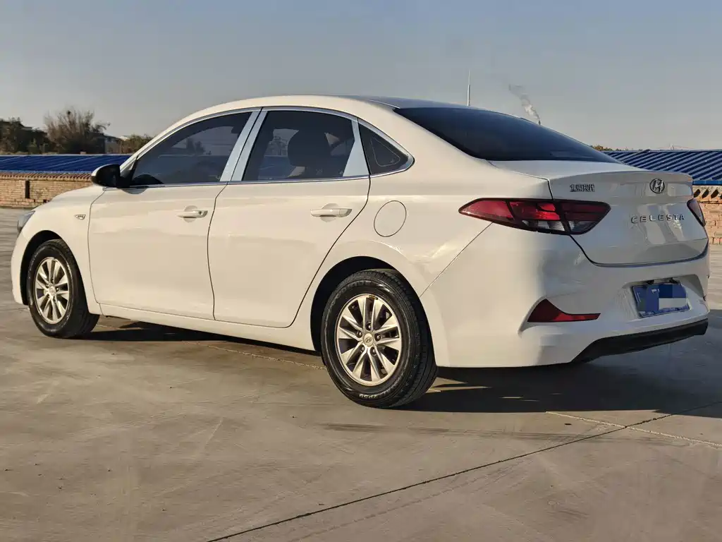 Hyundai Elantra — фото 7