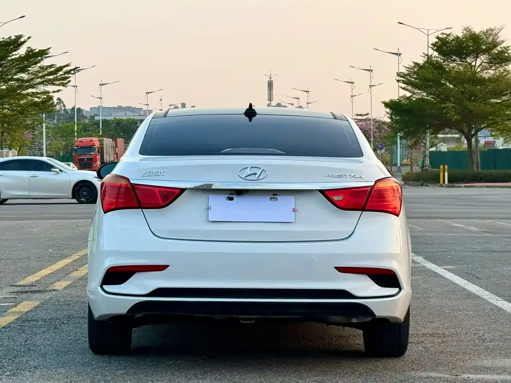 Hyundai Mistra — фото 8