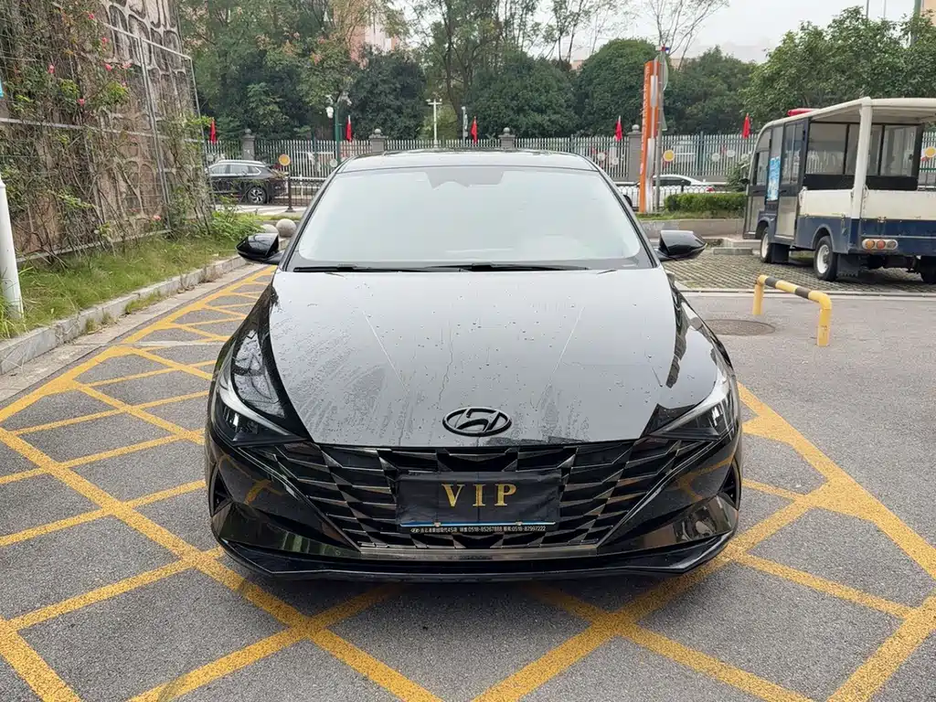Hyundai Elantra — фото 2