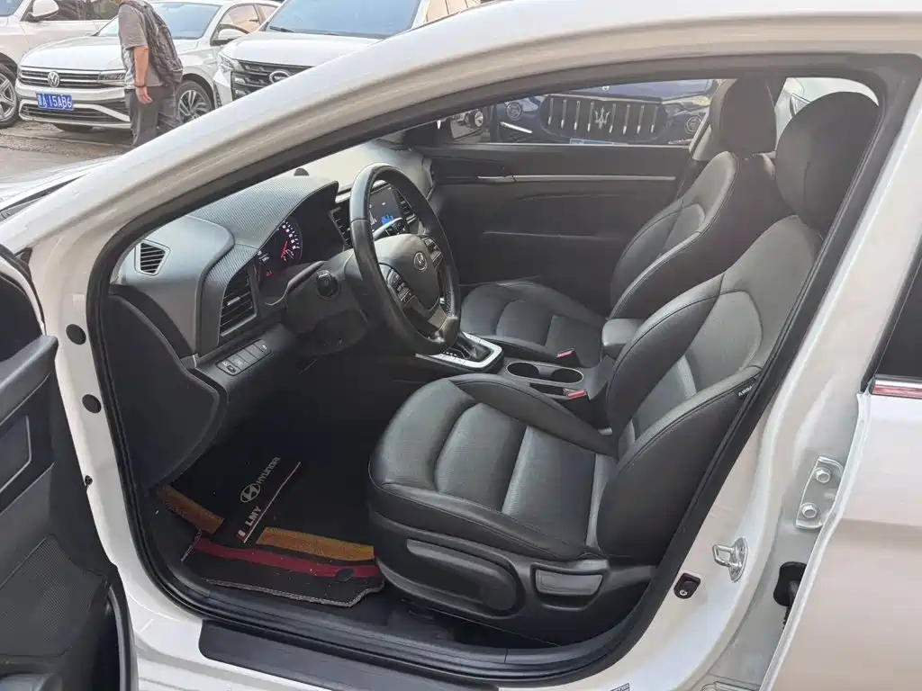 Hyundai Elantra — фото 10